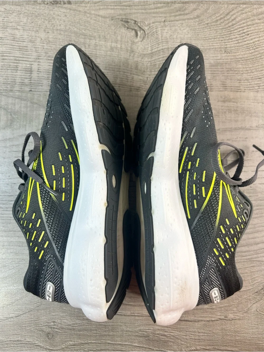 Brooks Glycerin GTS 20 Women’s Size 7 Medium B Dark Gray/Neon Running Shoes
